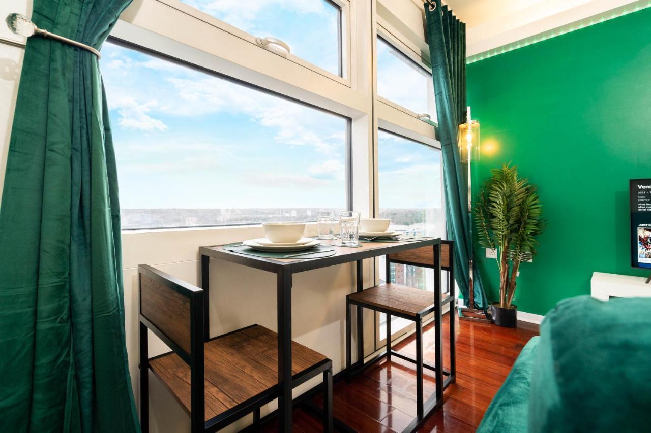 Maevela Apartments - Top Floor Rolex Themed Studio Apt Inside The Cube, Mailbox - Free Netflix & Wifi Birmingam Exterior foto